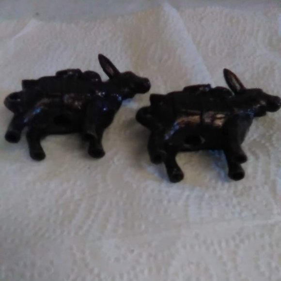 Salt and Pepper Shakers - Picture 2 of 2